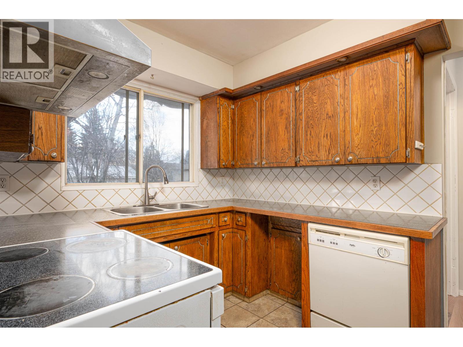 2133 Oak Street, Prince George, British Columbia  V2L 1Z8 - Photo 10 - R3063993