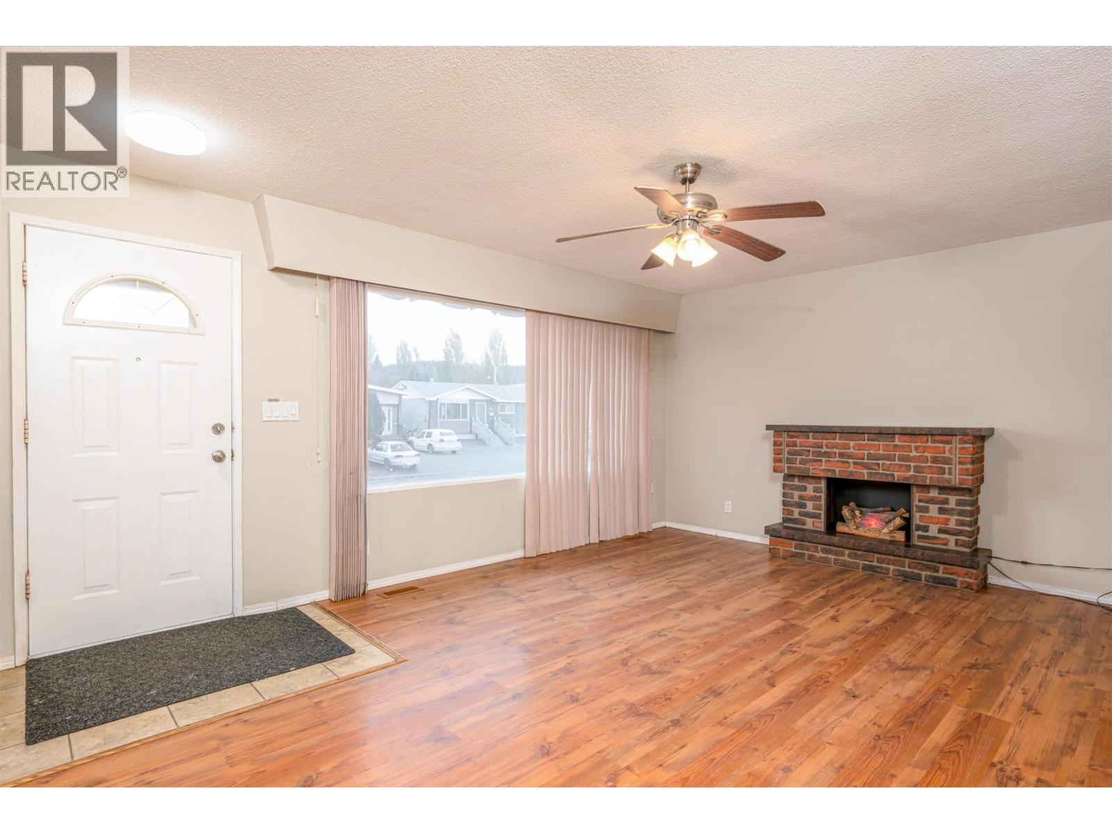 2133 Oak Street, Prince George, British Columbia  V2L 1Z8 - Photo 3 - R3063993