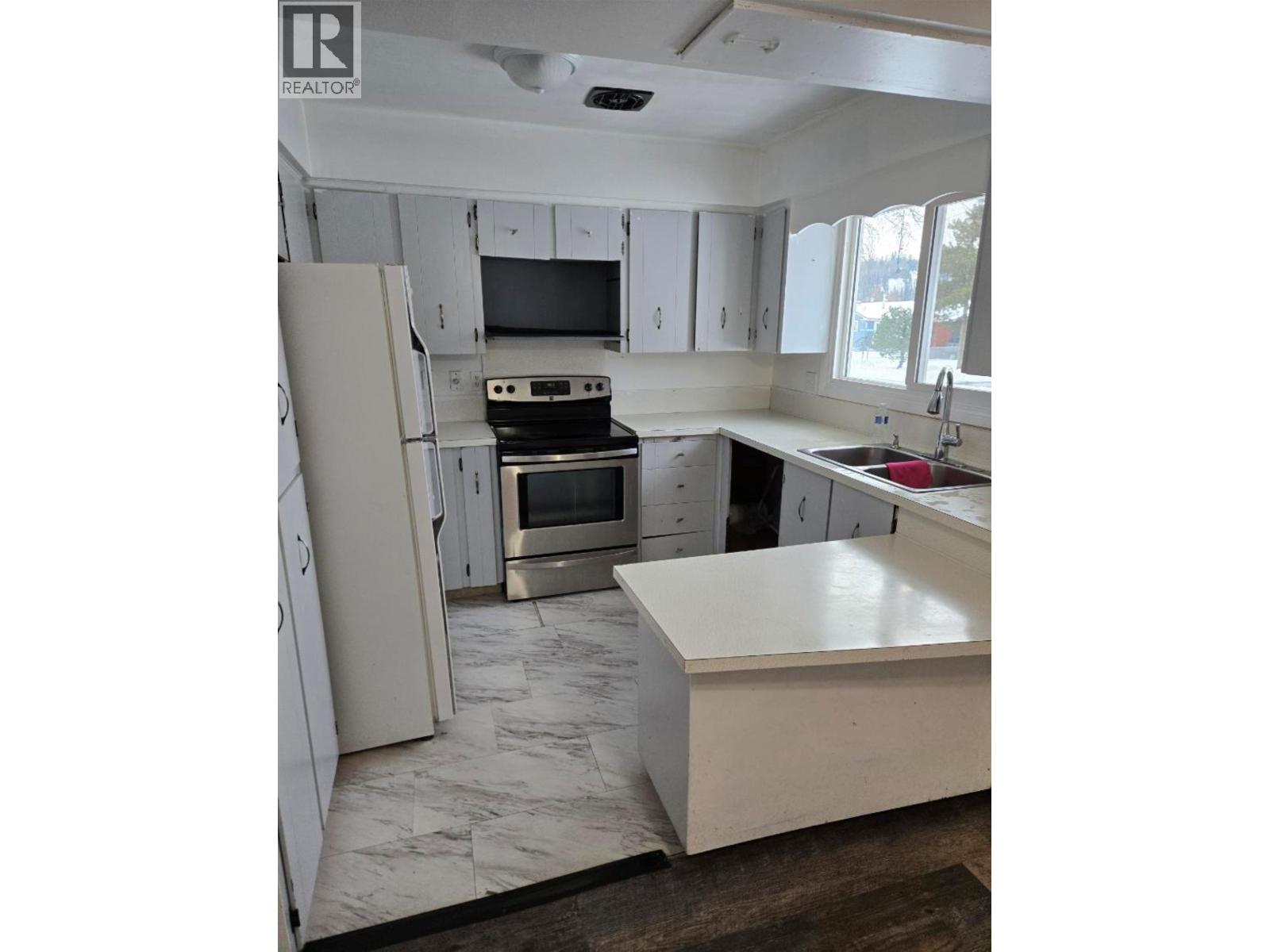 133 S Moffat Street, Prince George, British Columbia  V2M 3L3 - Photo 3 - R3083345