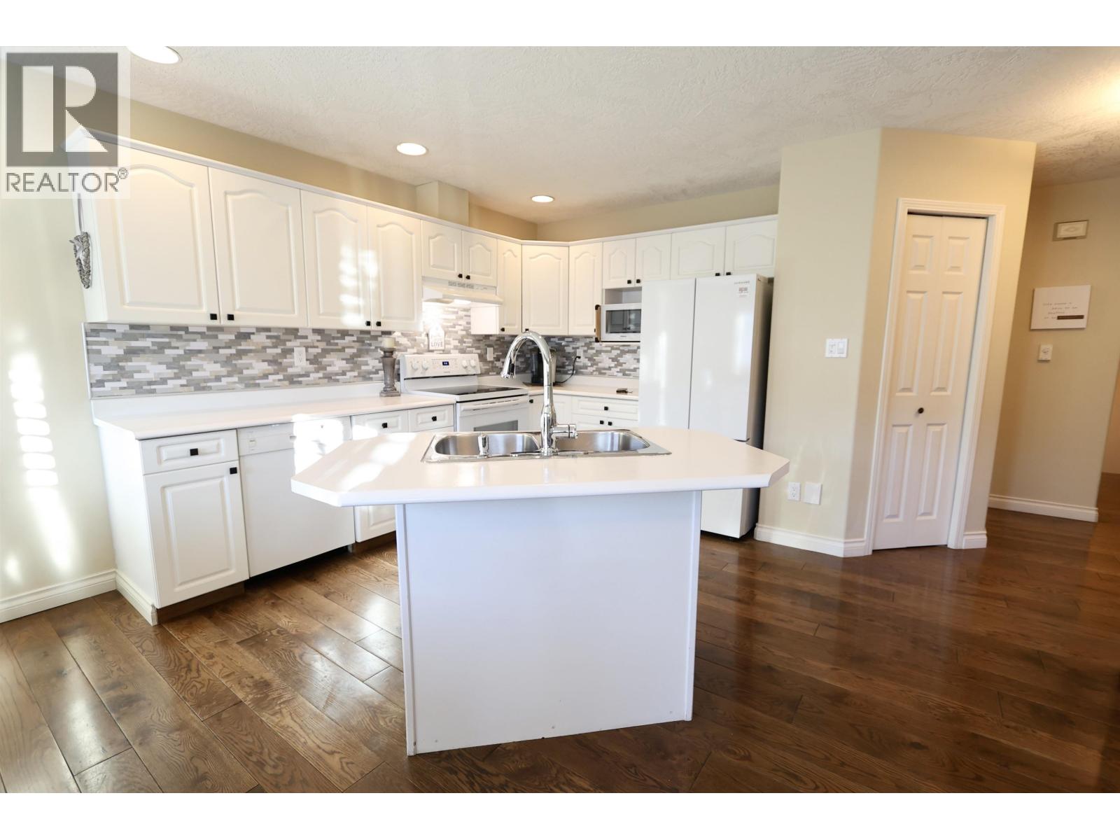 147 6807 Westgate Avenue, Prince George, British Columbia  V2N 5T8 - Photo 3 - R3090076