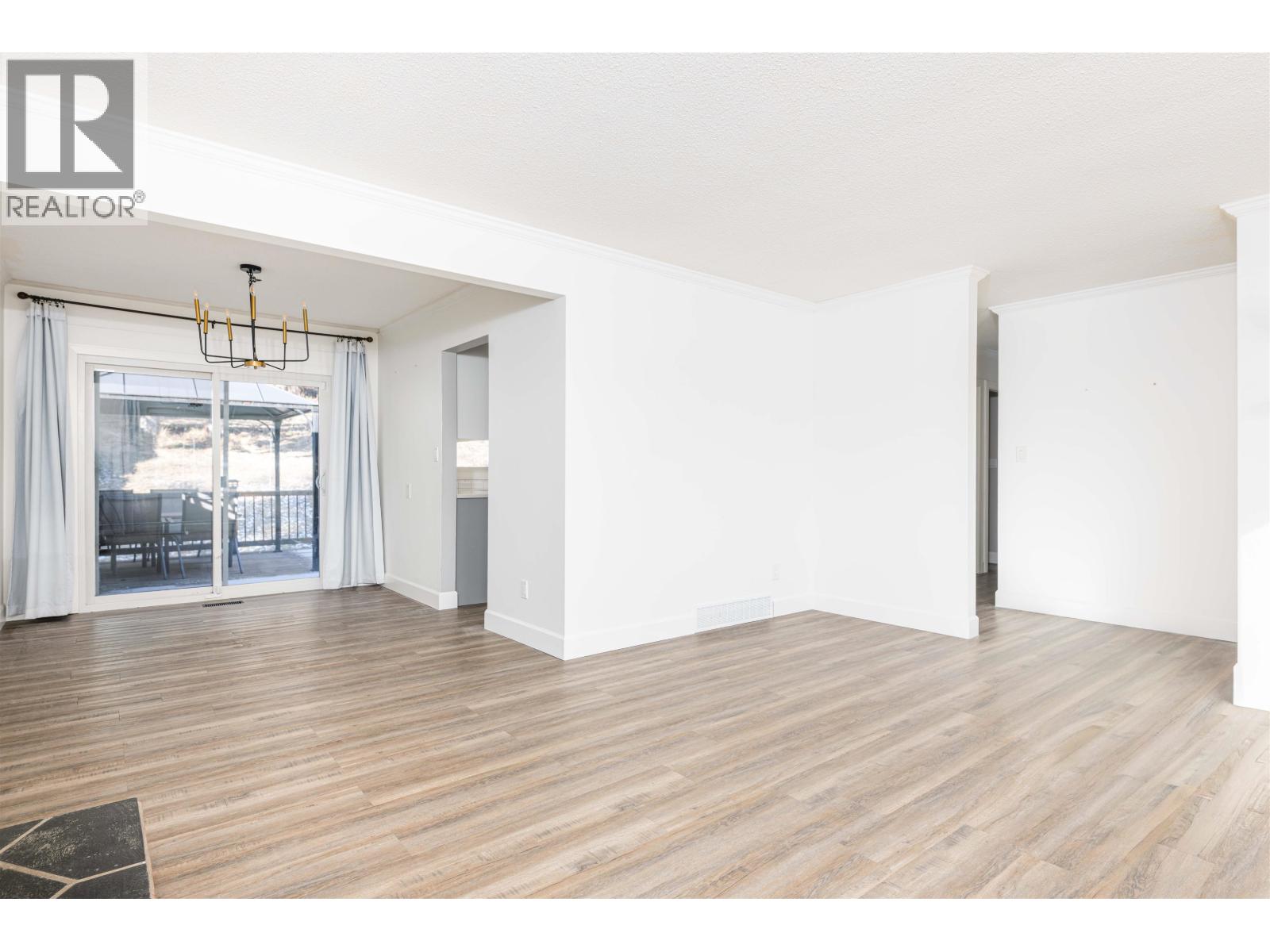 5861 Brock Drive, Prince George, British Columbia  V2N 2E3 - Photo 3 - R3092177