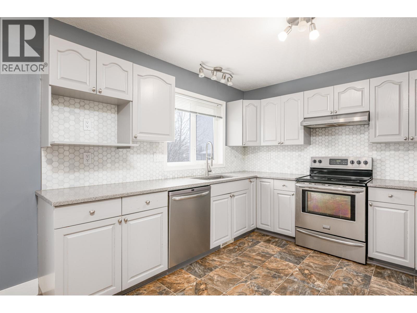 6872 St Erica Place, Prince George, British Columbia  V2N 5A2 - Photo 12 - R3103626