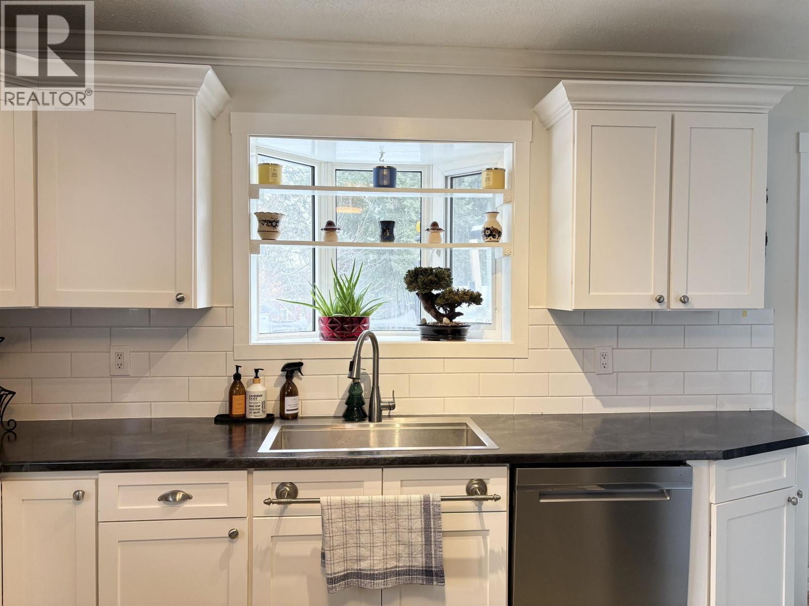 7709 Lemoyne Place, Prince George, British Columbia  V2N 3N2 - Photo 5 - R3104460