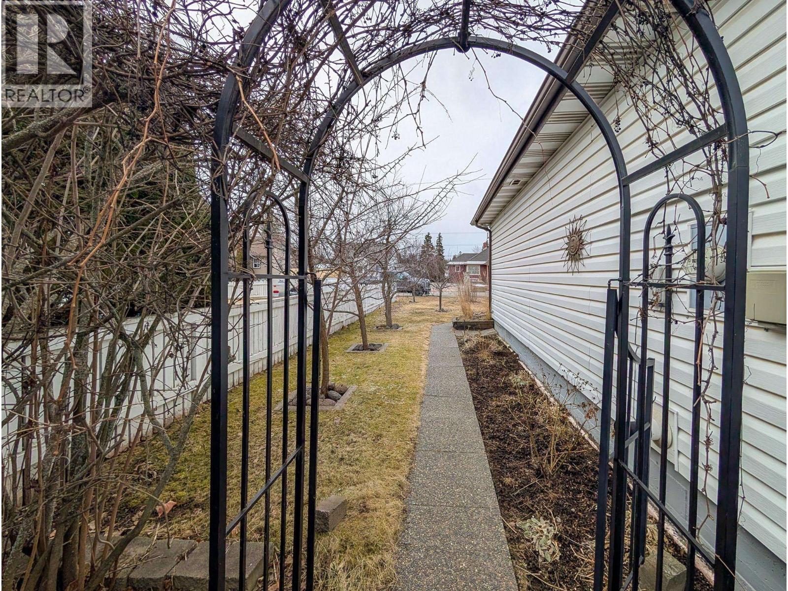 910 Burden Street, Prince George, British Columbia  V2M 2H9 - Photo 30 - R3104613