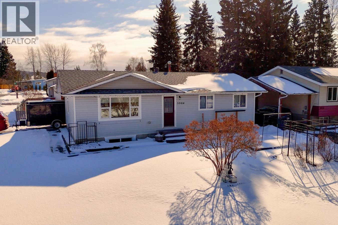 5904 Oxford Place, Prince George, British Columbia  V2N 2E8 - Photo 1 - R3105019