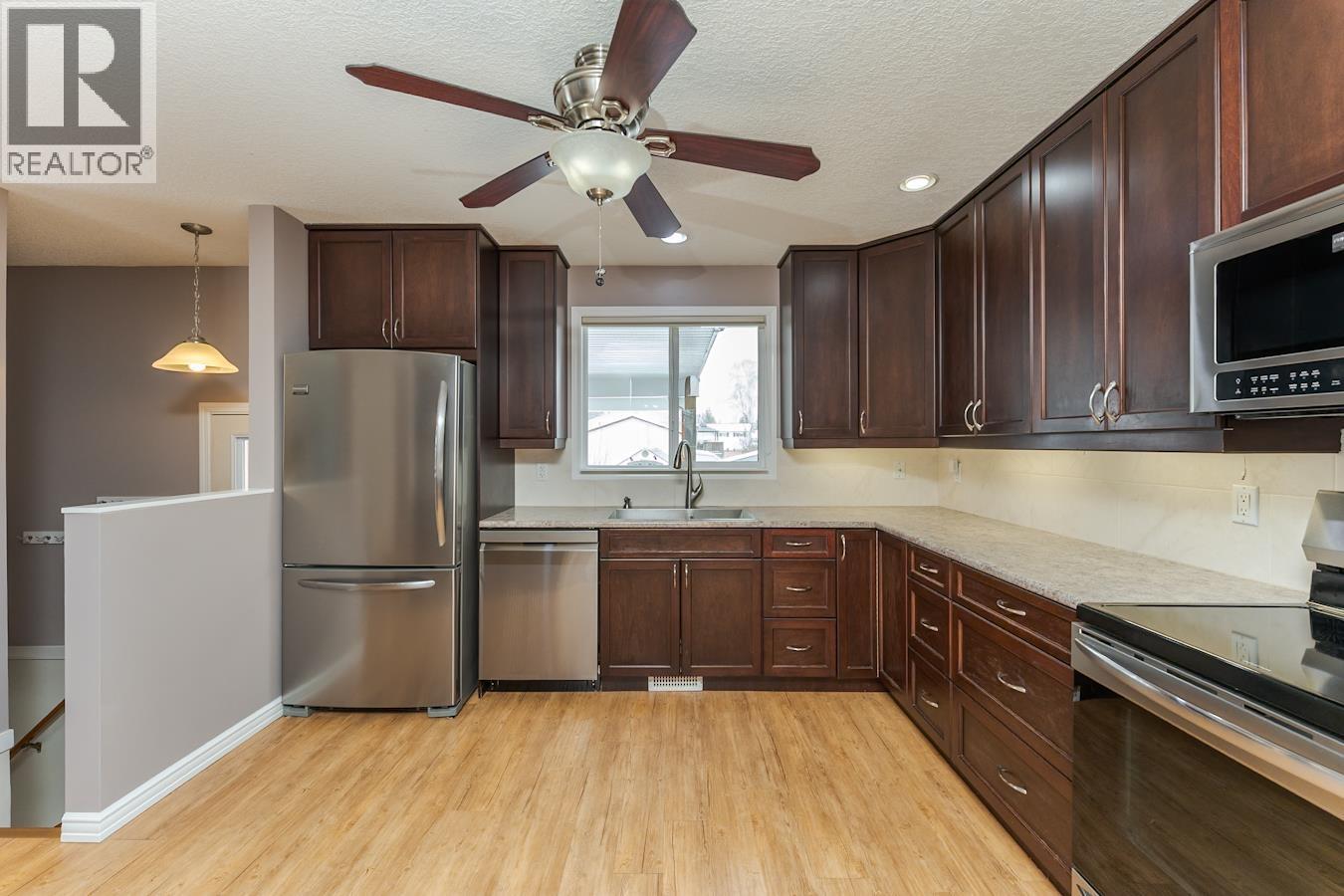 5904 Oxford Place, Prince George, British Columbia  V2N 2E8 - Photo 2 - R3105019