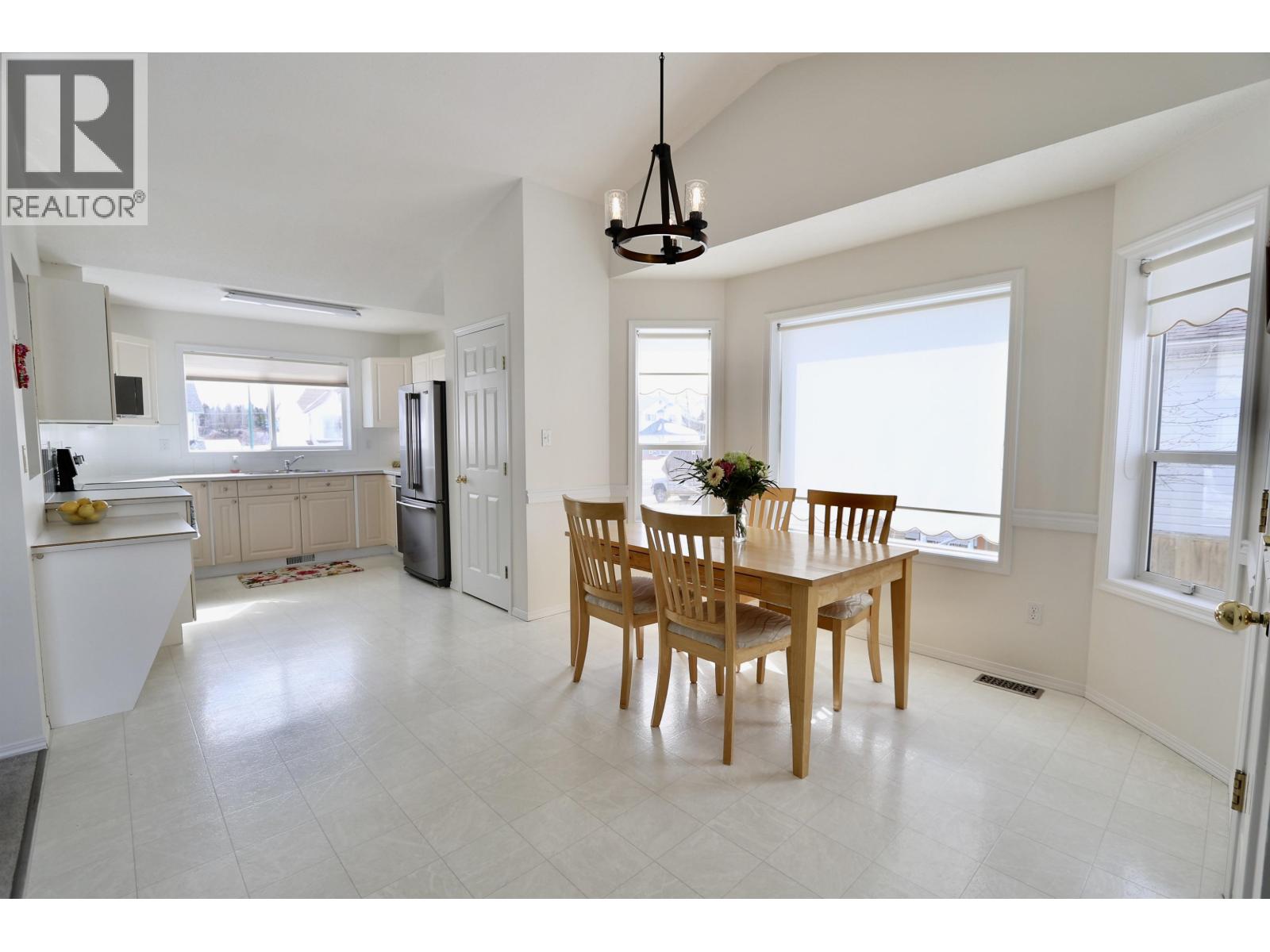 5446 Woodoak Crescent, Prince George, British Columbia  V2K 5A6 - Photo 6 - R3105348