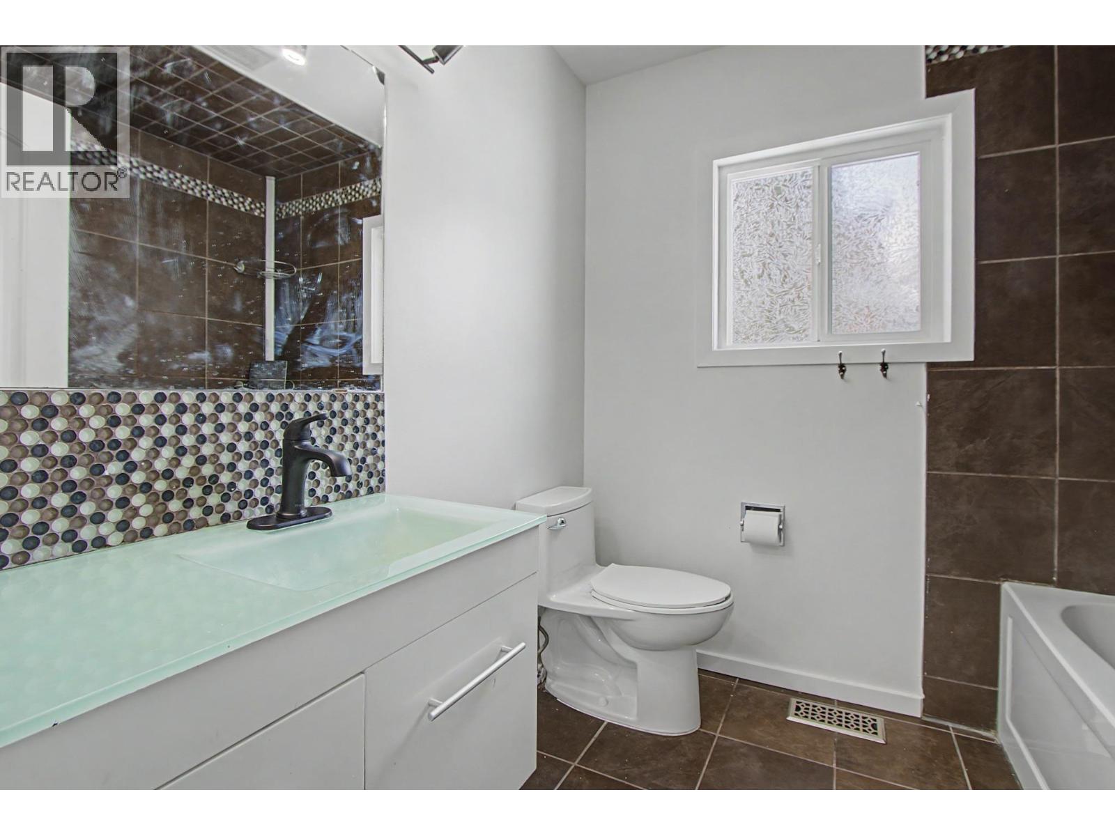 5977 Simon Fraser Avenue, Prince George, British Columbia  V2N 2C7 - Photo 14 - R3106197