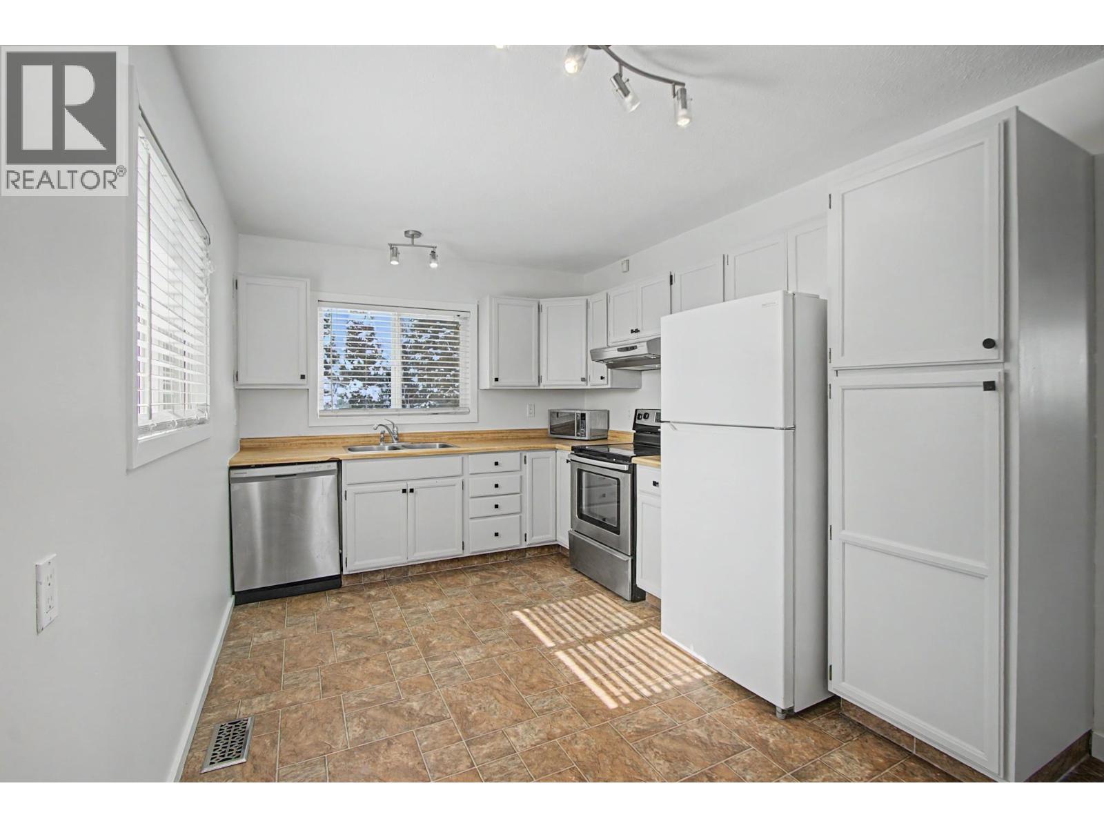 5977 Simon Fraser Avenue, Prince George, British Columbia  V2N 2C7 - Photo 8 - R3106197