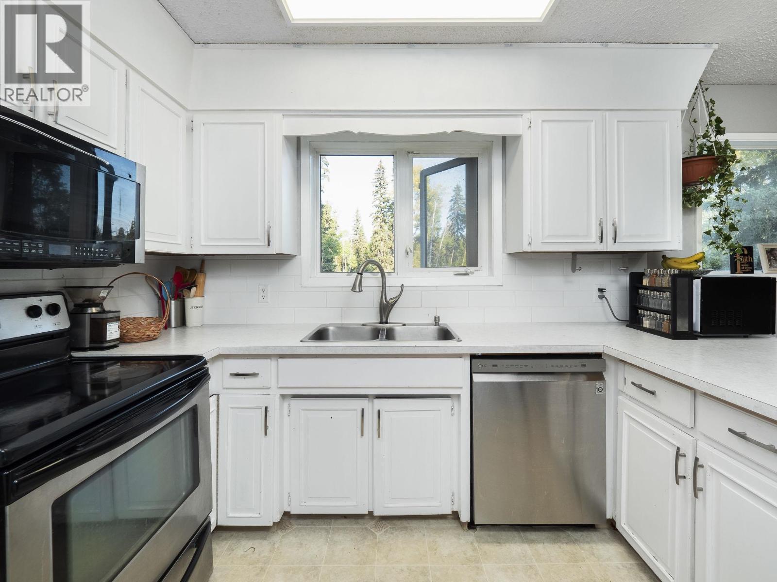 9930 Skylark Road, Prince George, British Columbia  V2N 5B6 - Photo 10 - R3112267