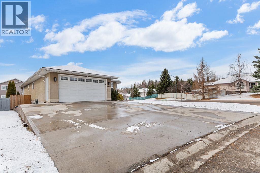 6907 St. Anthony Crescent, Prince George, British Columbia  V2N 5A2 - Photo 2 - R3112368